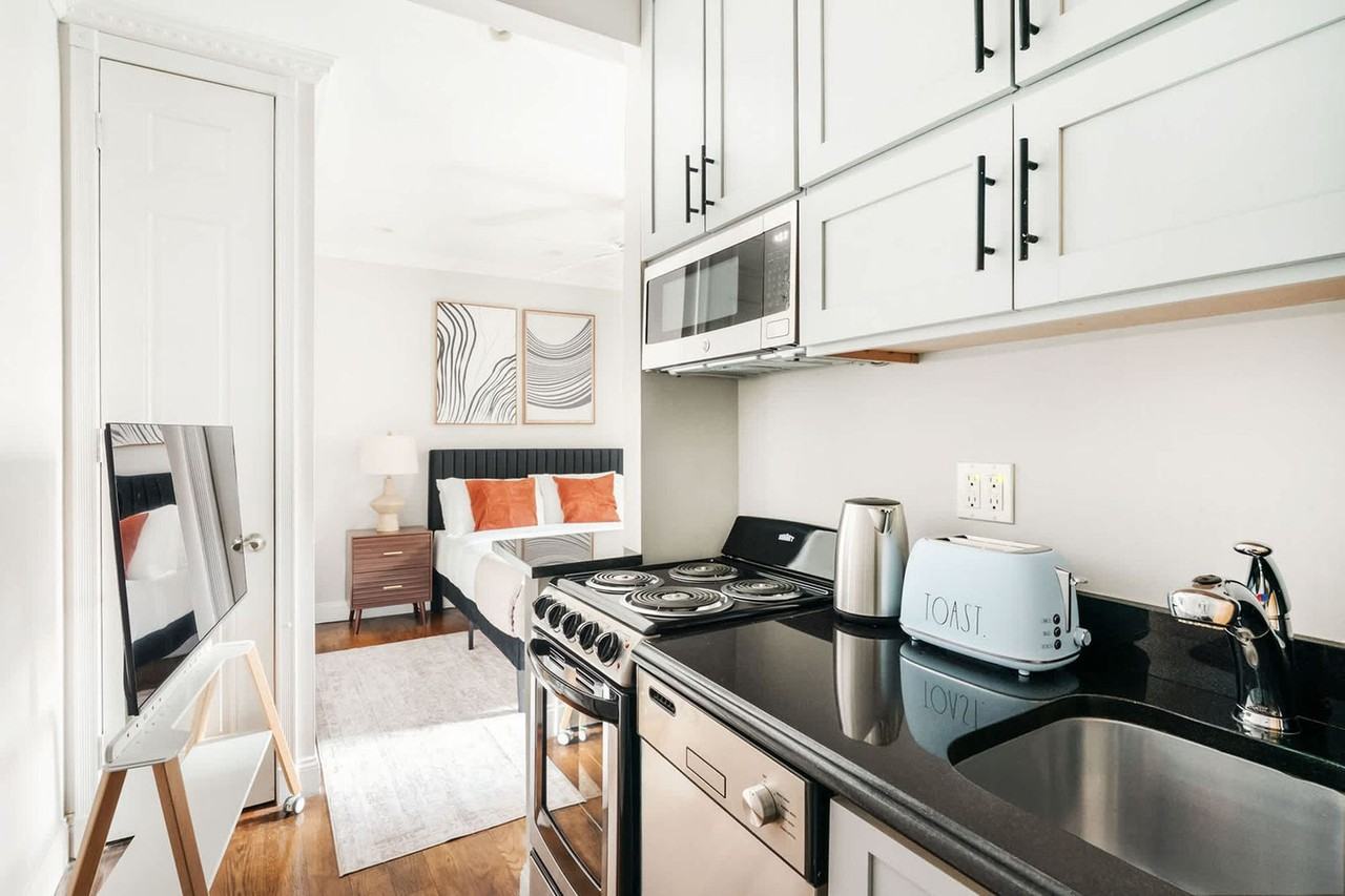 234 Mott Street - Photo 6 of 22