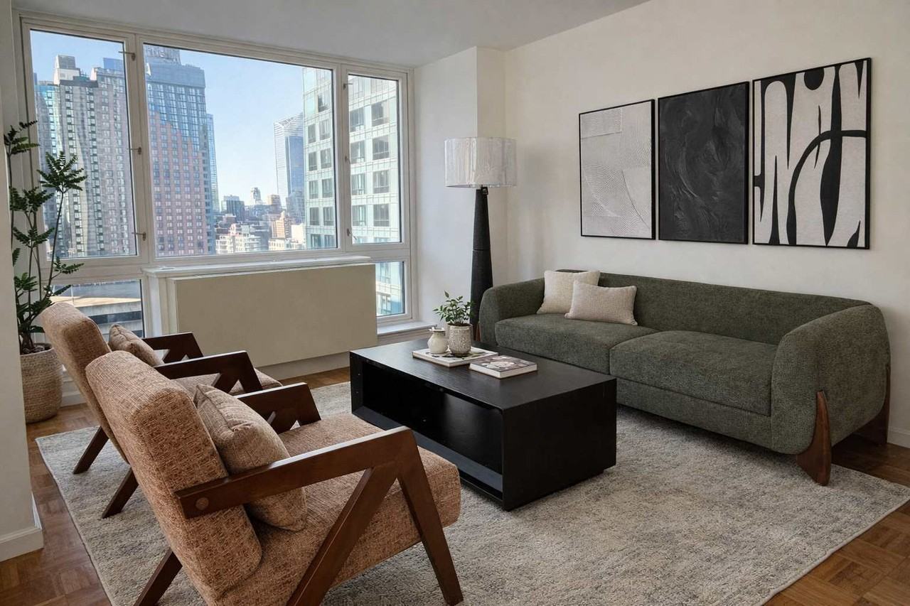 350 W 43rd St #1381653P - Photo 2 of 18