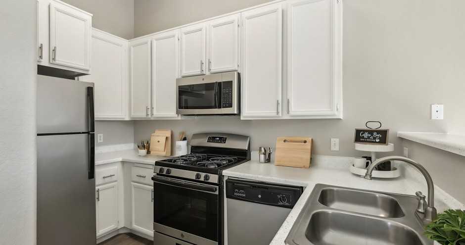 Sedona at Lone Mountain Apartments - Photo 2 of 38