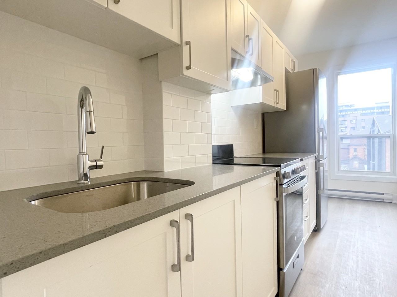 4 Victoria Avenue South #7 - Photo 3 of 6