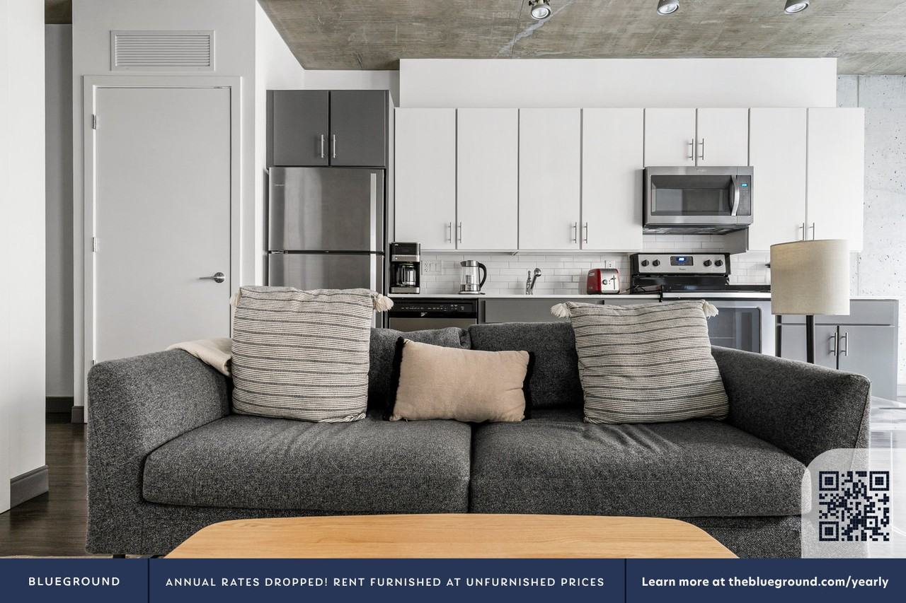 215 West Lake Street - Photo 4 of 47