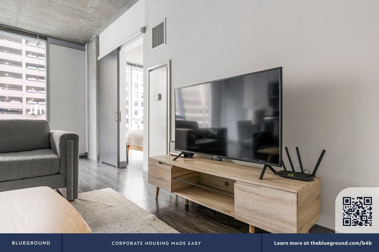 215 West Lake Street - Photo 6 of 47