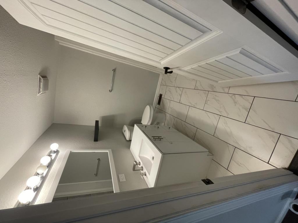 138 E Hannum St - Photo 7 of 9