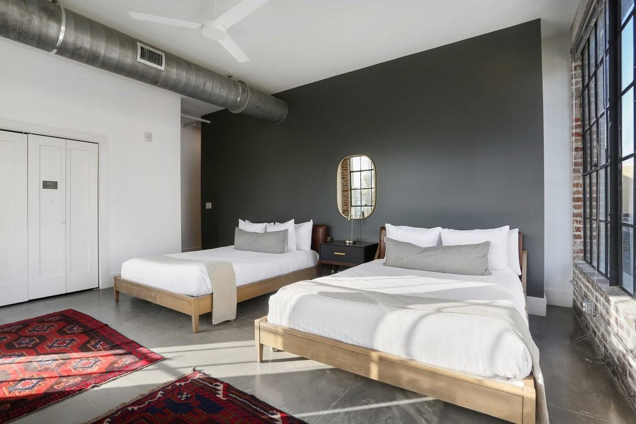 822 Howard Avenue - Photo 5 of 53