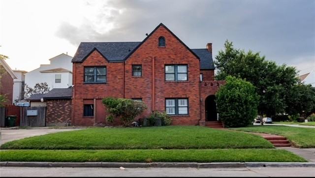 4704 Chenevert St #B - Photo 2 of 8