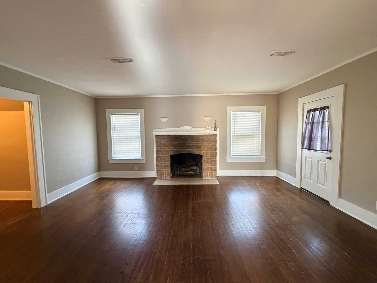 4704 Chenevert St #B - Photo 3 of 8