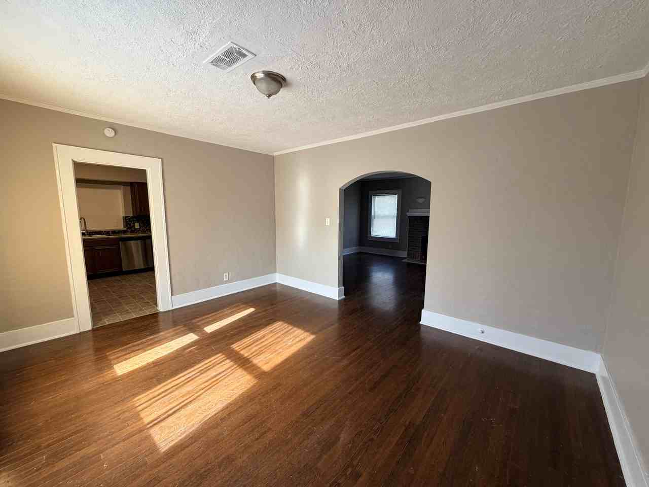 4704 Chenevert St #B - Photo 4 of 8