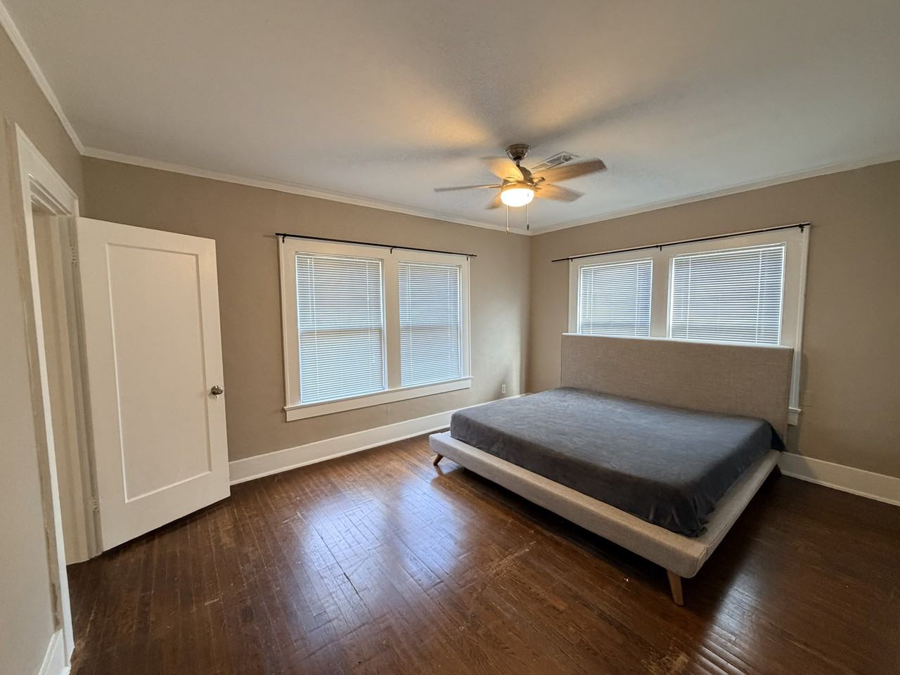 4704 Chenevert St #B - Photo 5 of 8