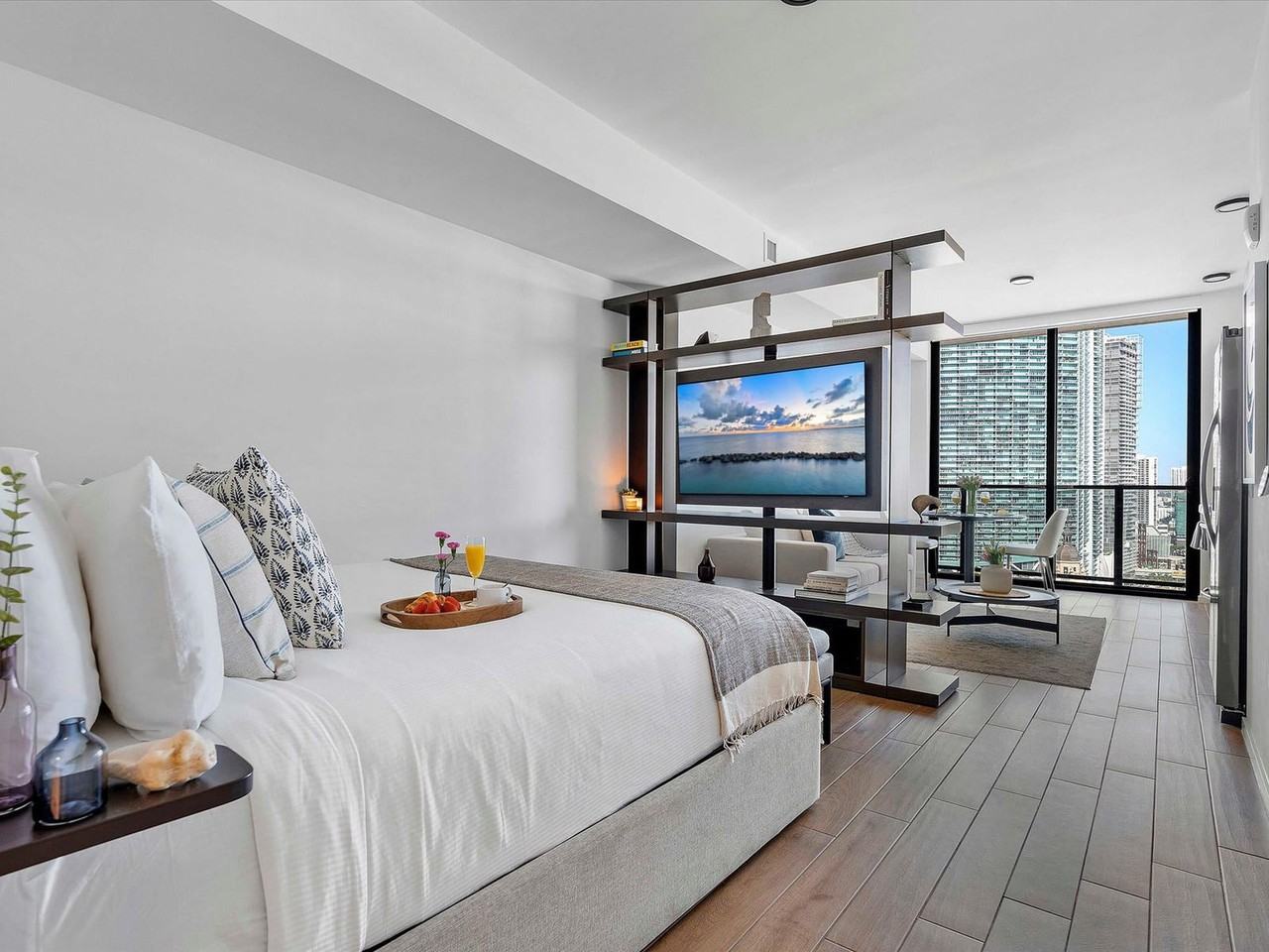 398 Ne 5th St #1372293P - Photo 3 of 19