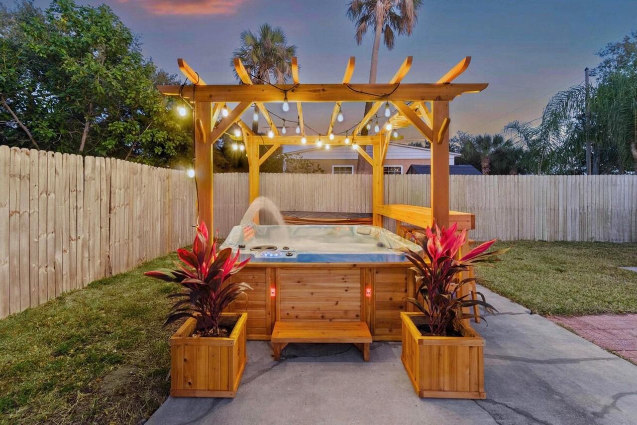 10546 53rd Ave N #1381347P - Photo 4 of 35