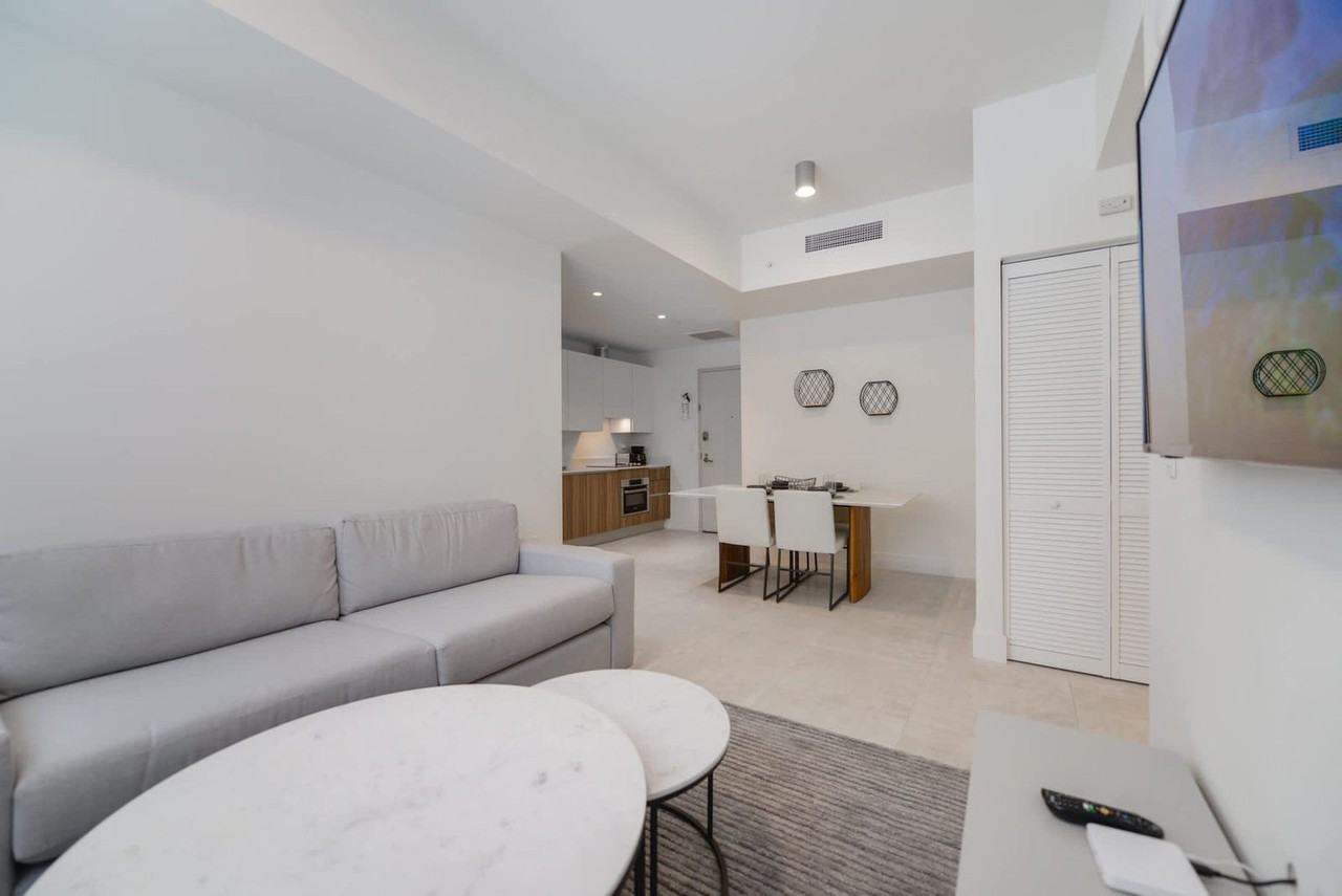 239 Sw 9th St #1022321P - Photo 4 of 23