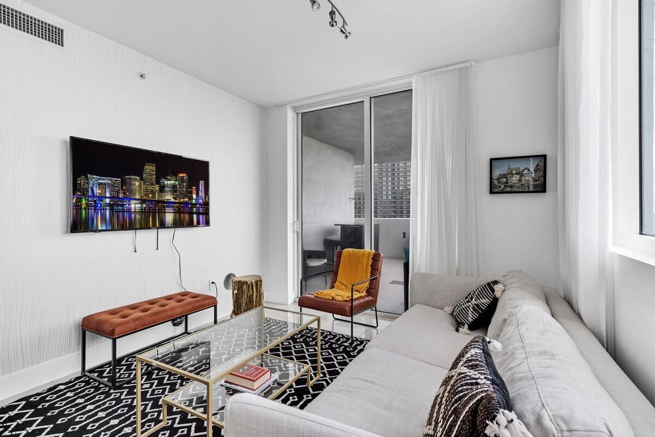 141 Ne 3rd Ave #1364163P - Photo 7 of 37