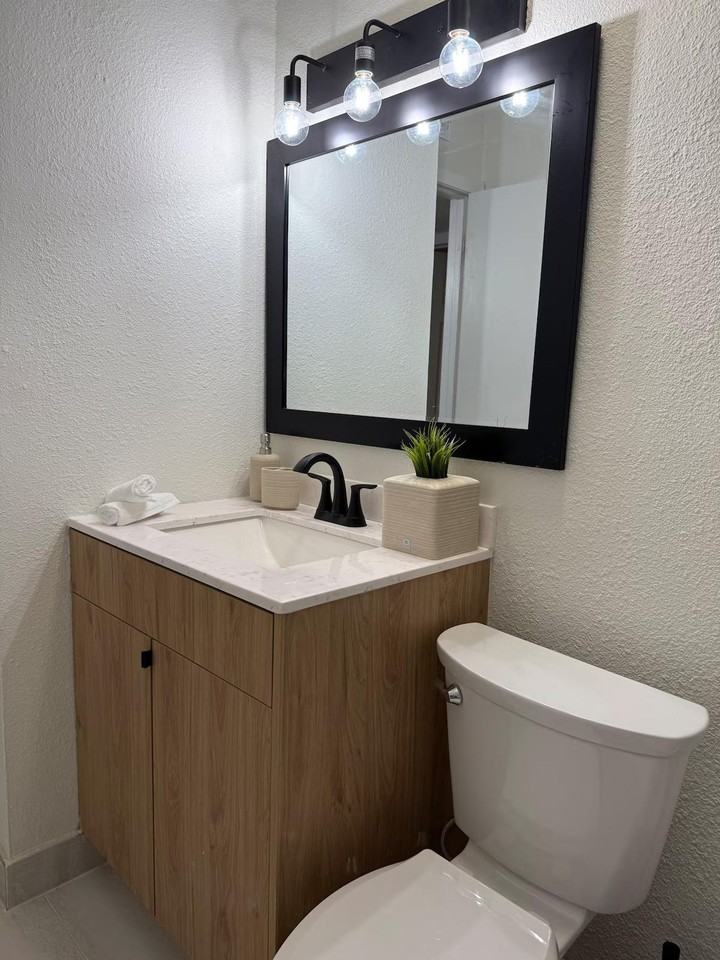 3210 Northeast Dr #1385482P - Photo 7 of 10