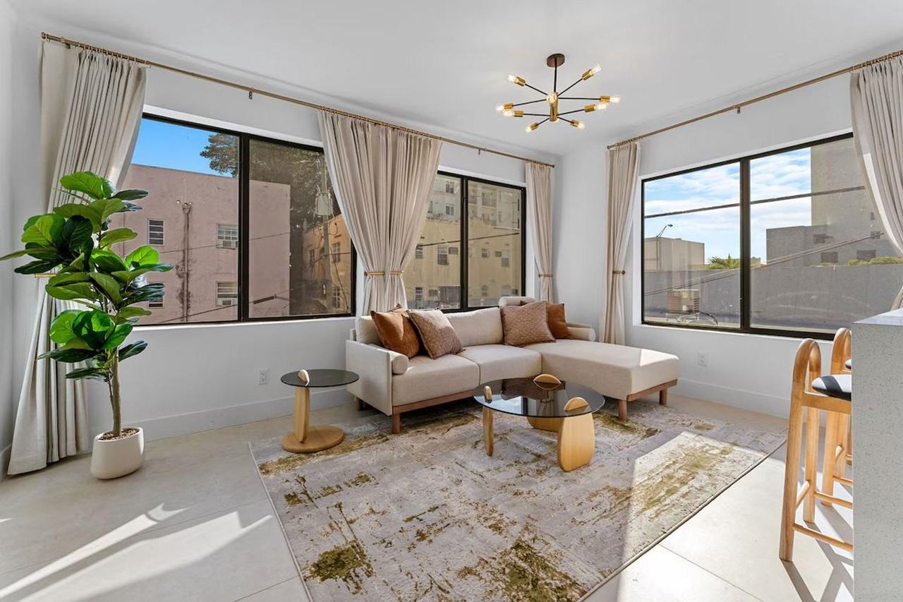 1210 Sw 3rd St #1388870P - Photo 2 of 15