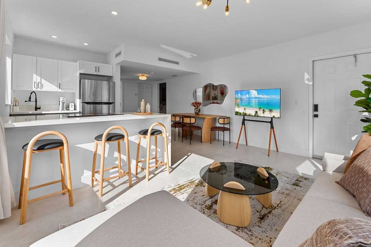 1210 Sw 3rd St #1388870P - Photo 3 of 15