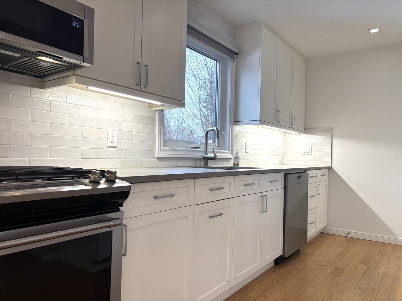 273 Cloverdale Avenue #1 - Photo 7 of 19