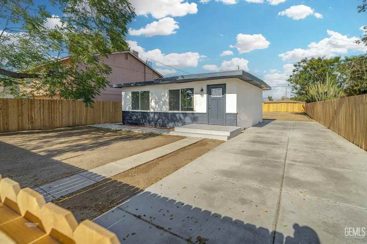 717 S Brown St - Photo 2 of 17