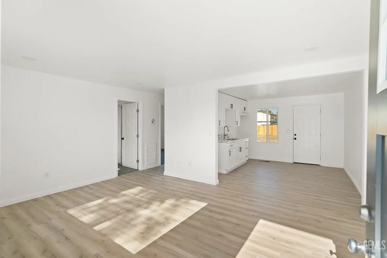 717 S Brown St - Photo 3 of 17