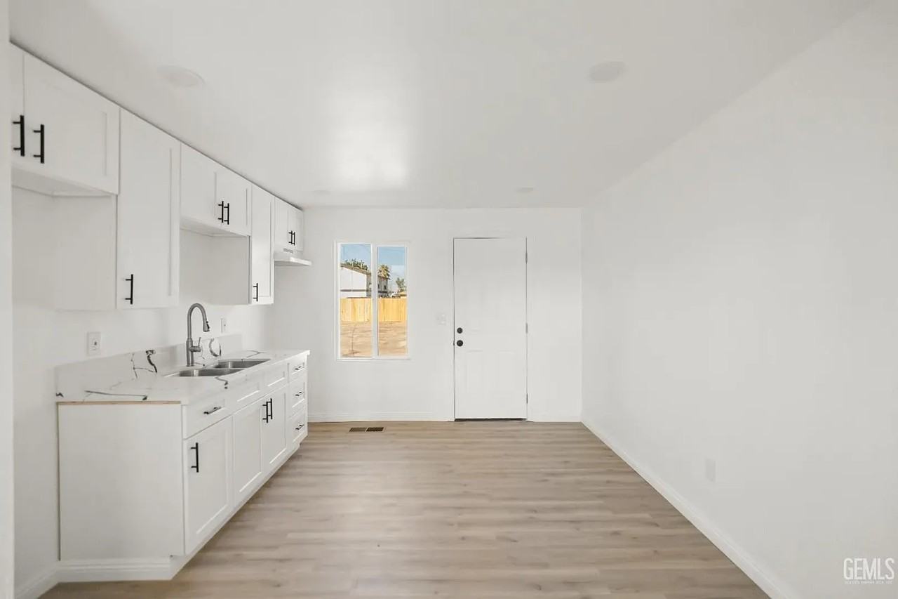 717 S Brown St - Photo 7 of 17