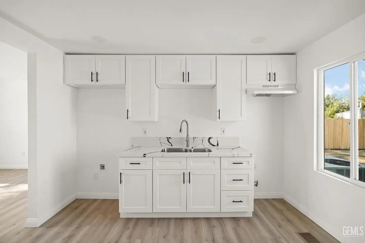 717 S Brown St - Photo 4 of 17