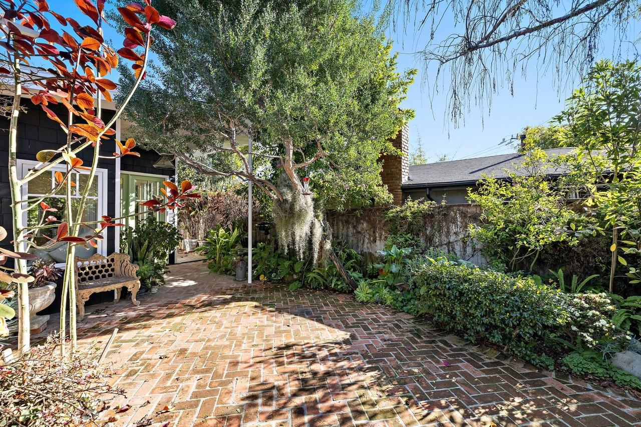 1511 Bluebird Canyon Dr - Photo 3 of 38