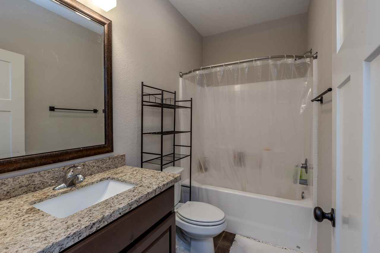 402 Poplar St #1 - Photo 7 of 18