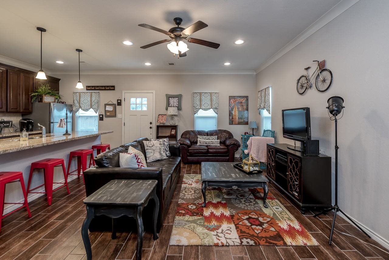 402 Poplar St #1 - Photo 5 of 18