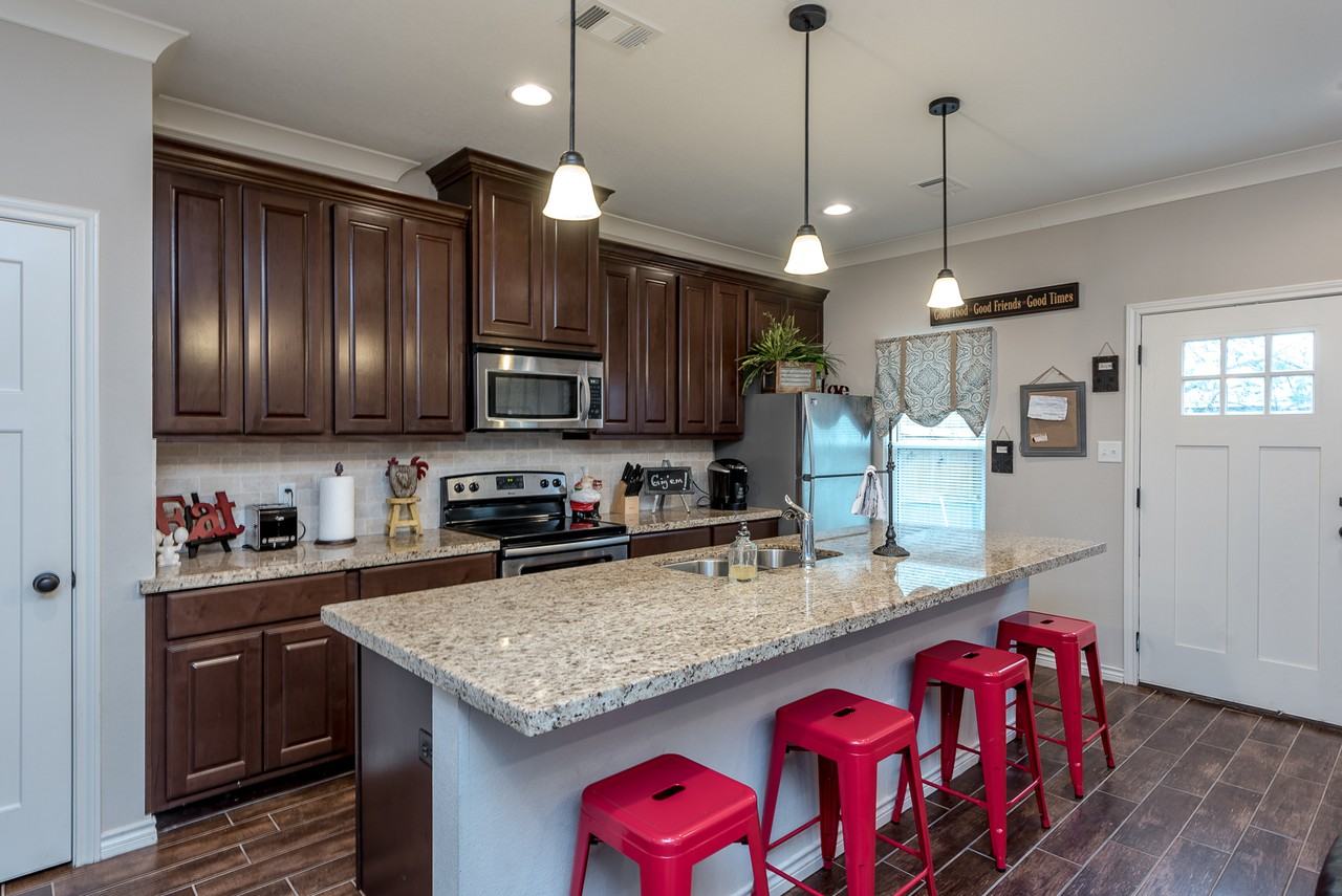 402 Poplar St #1 - Photo 4 of 18