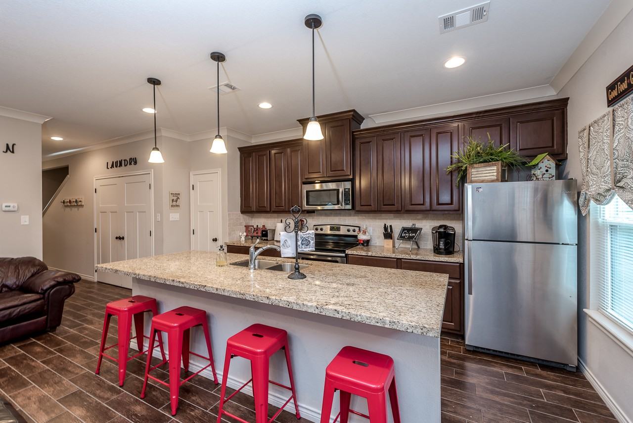 402 Poplar St #1 - Photo 6 of 18