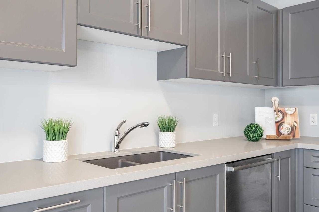 72 Laguna Village Crescent - Photo 4 of 31