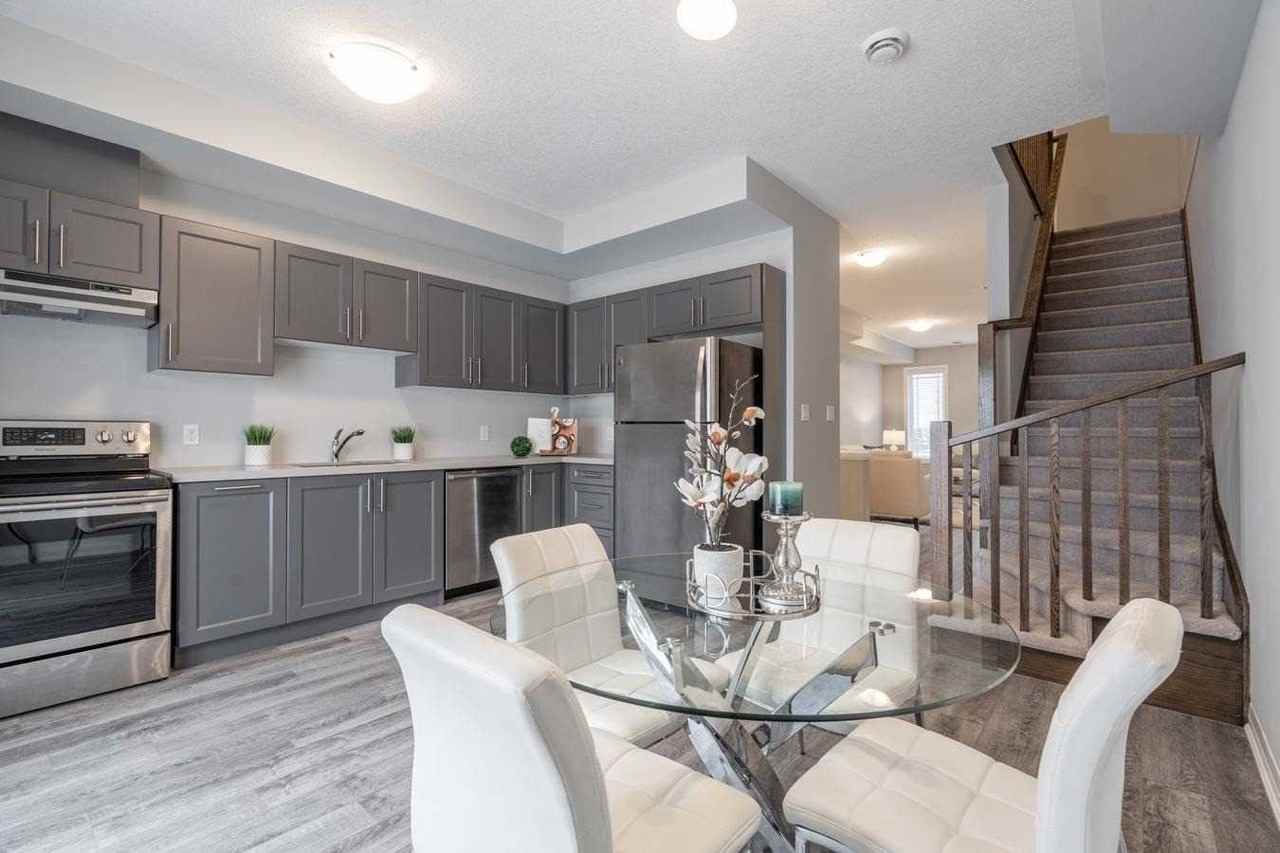 72 Laguna Village Crescent - Photo 3 of 31