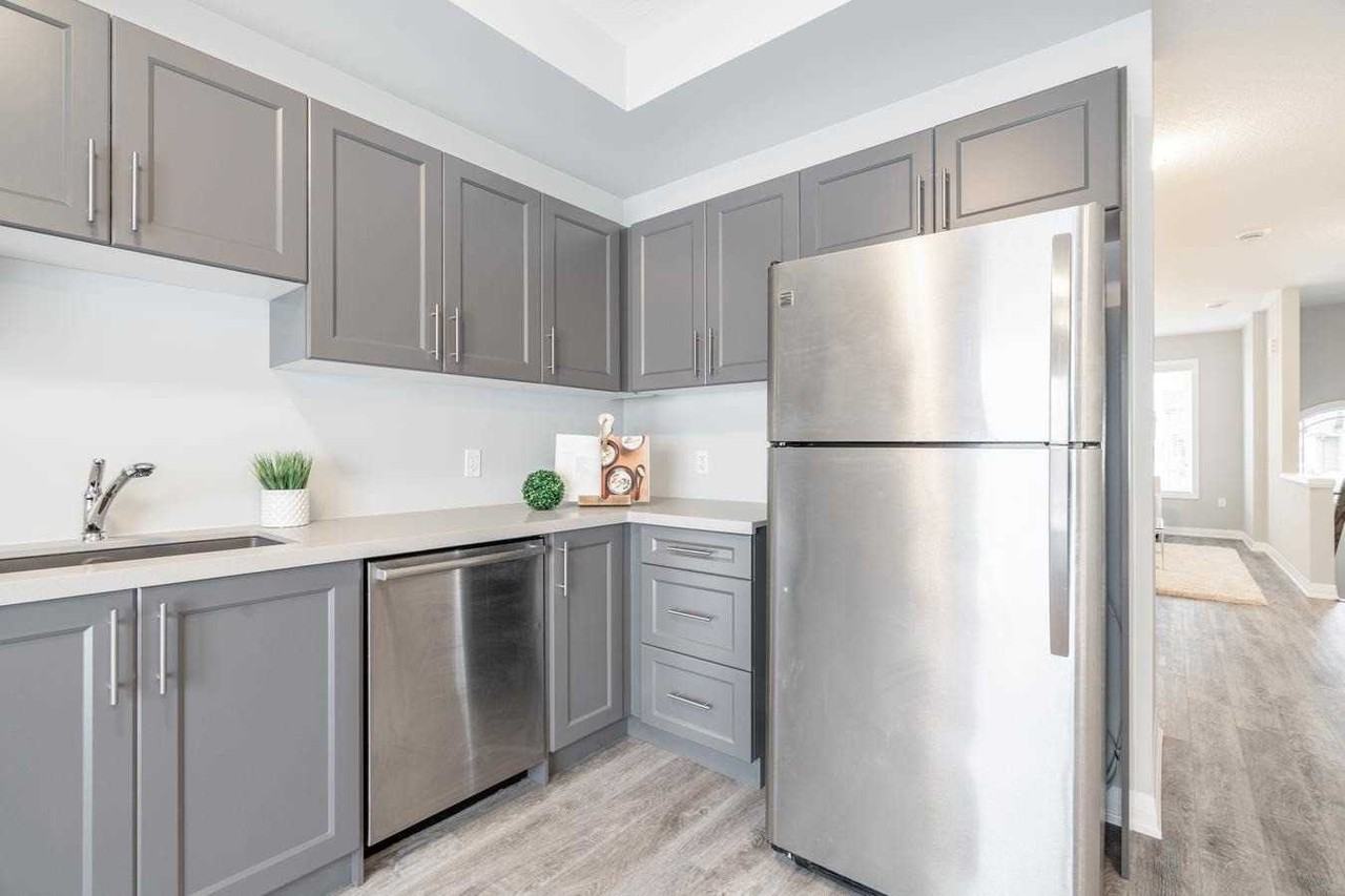 72 Laguna Village Crescent - Photo 5 of 31