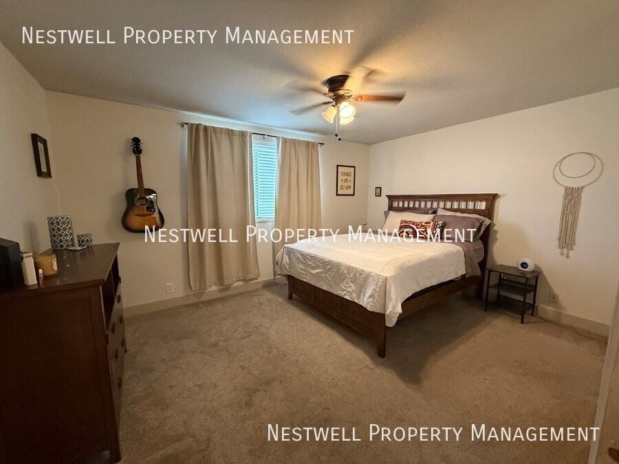 925 E Creekhill Ln #11 - Photo 5 of 24