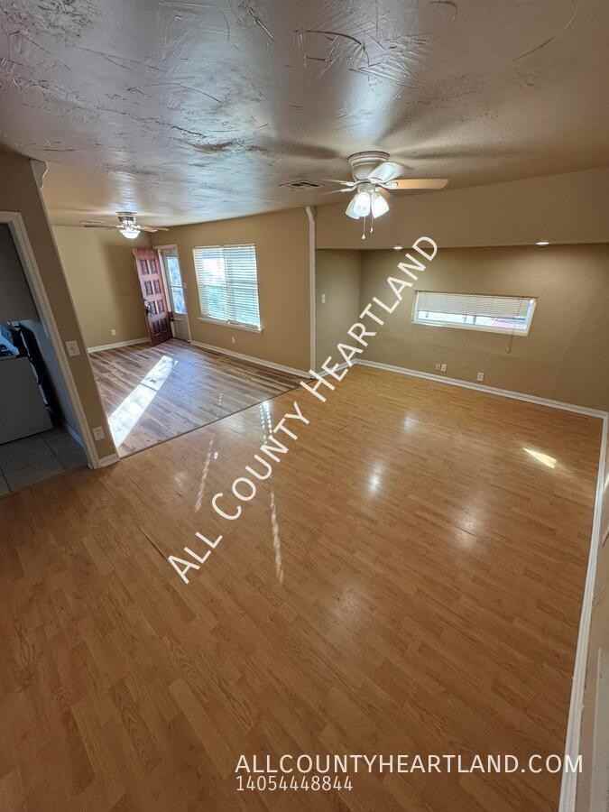 3326 Willow Creek Dr - Photo 2 of 16