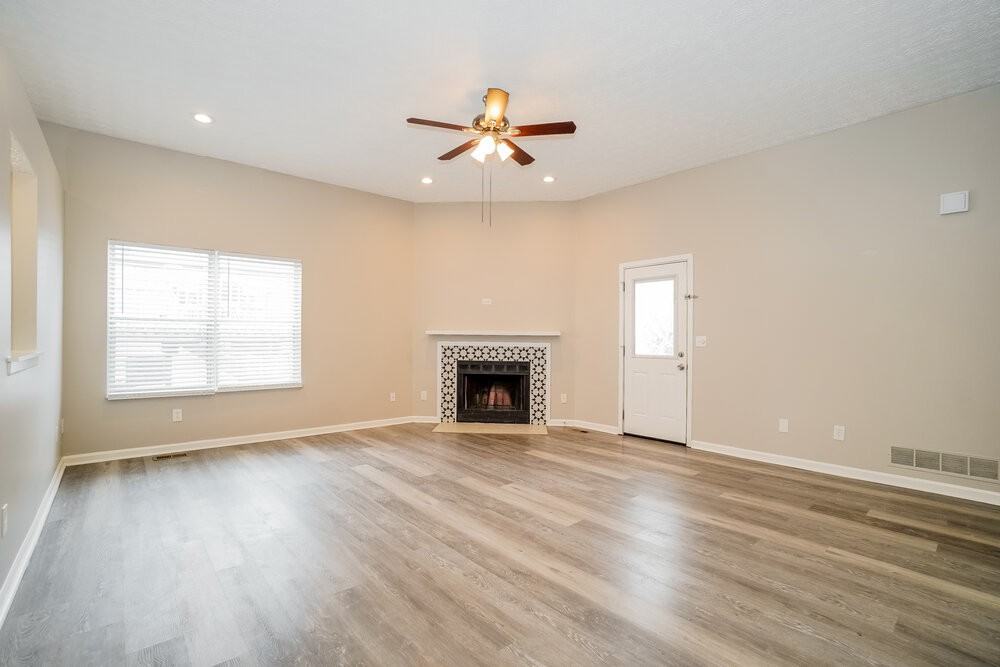 5037 Shady Oak Dr - Photo 4 of 17