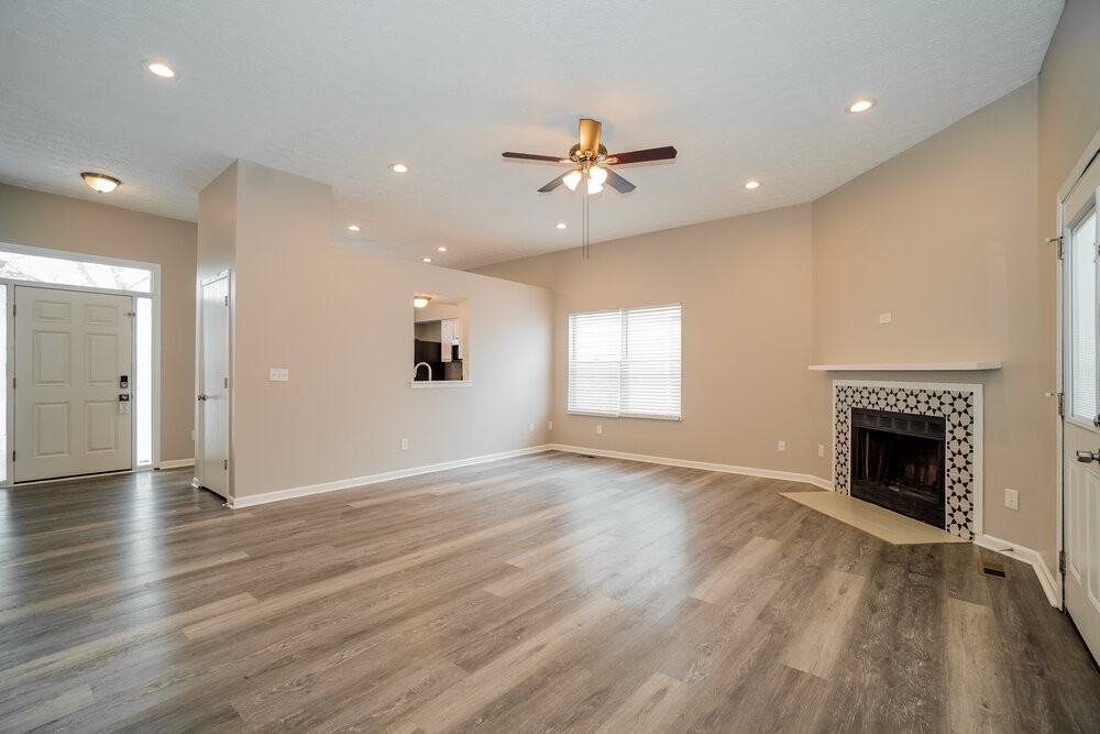 5037 Shady Oak Dr - Photo 5 of 17