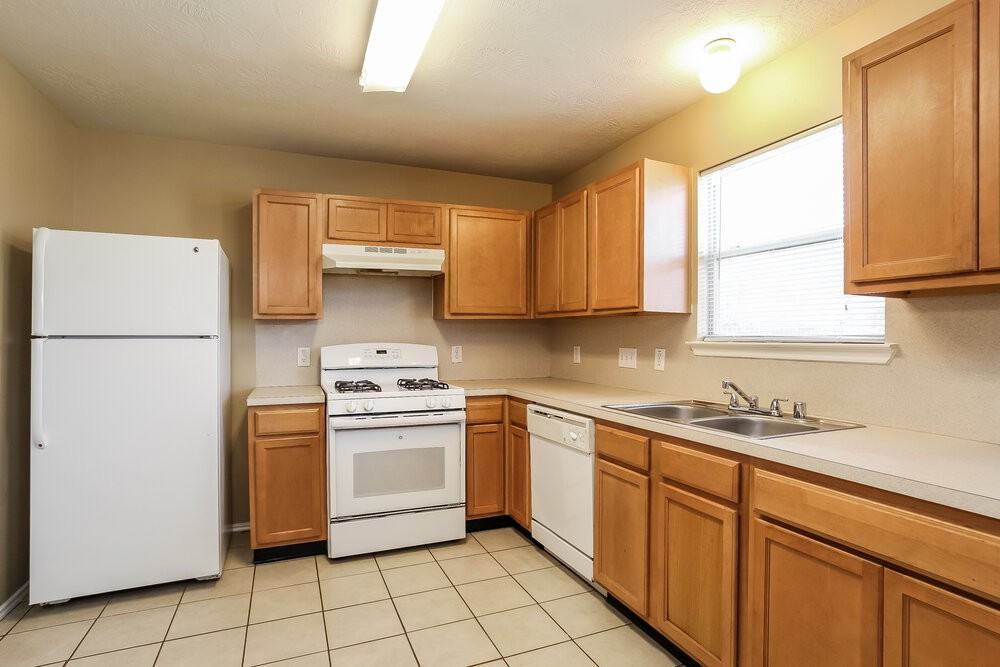 21211 Linden House Ct - Photo 7 of 22