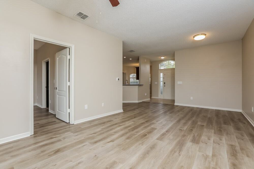 4876 Waterside Pointe Cir - Photo 4 of 16