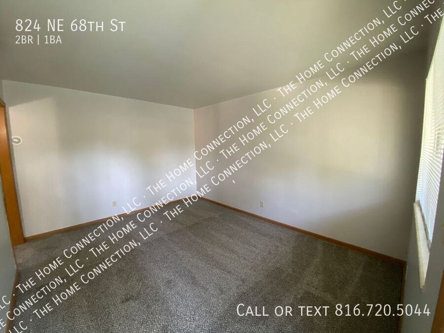 824 Ne 68th St - Photo 3 of 12