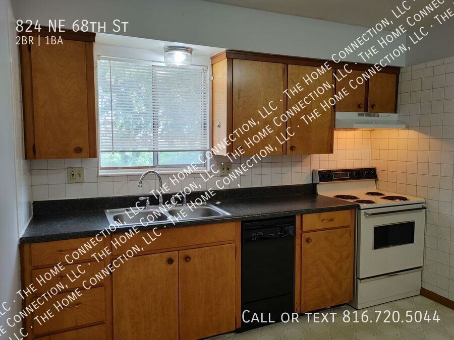 824 Ne 68th St - Photo 4 of 12