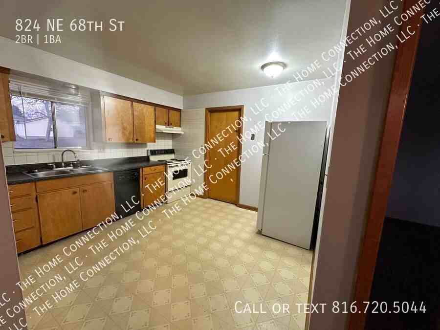824 Ne 68th St - Photo 6 of 12