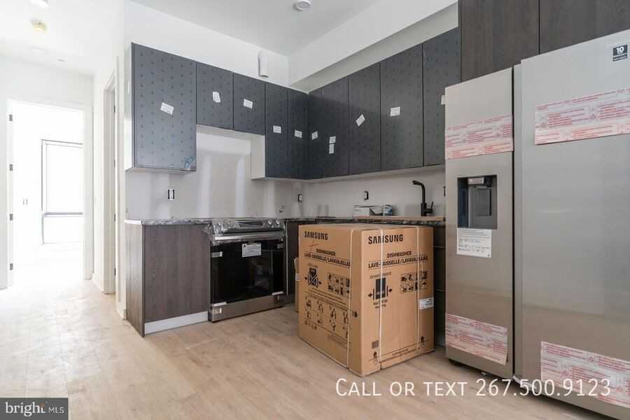 1306 N Front St #1H - Photo 2 of 22