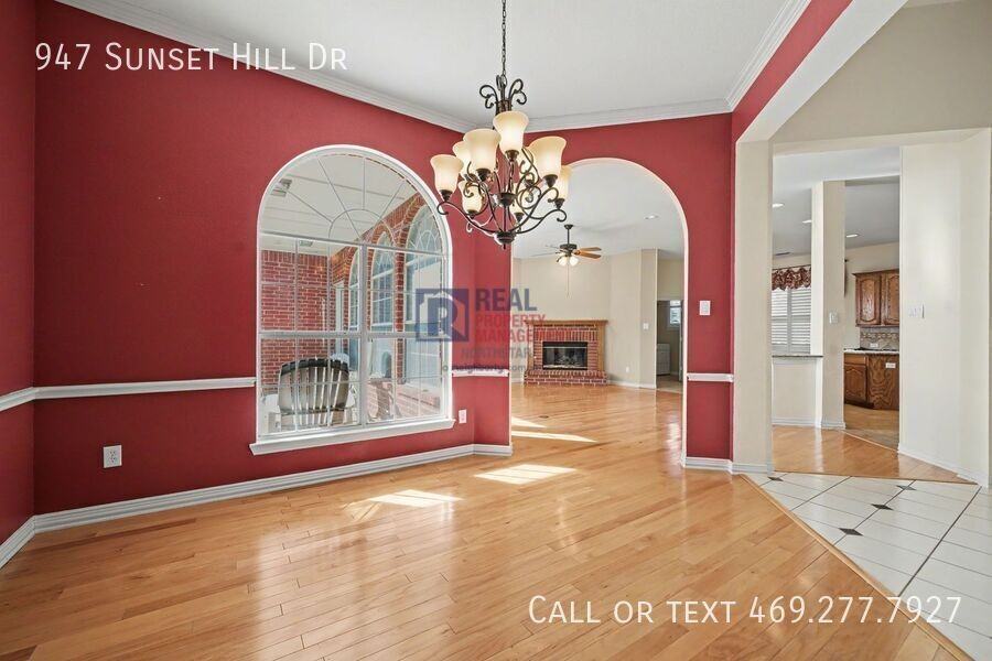 947 Sunset Hill Dr - Photo 5 of 42