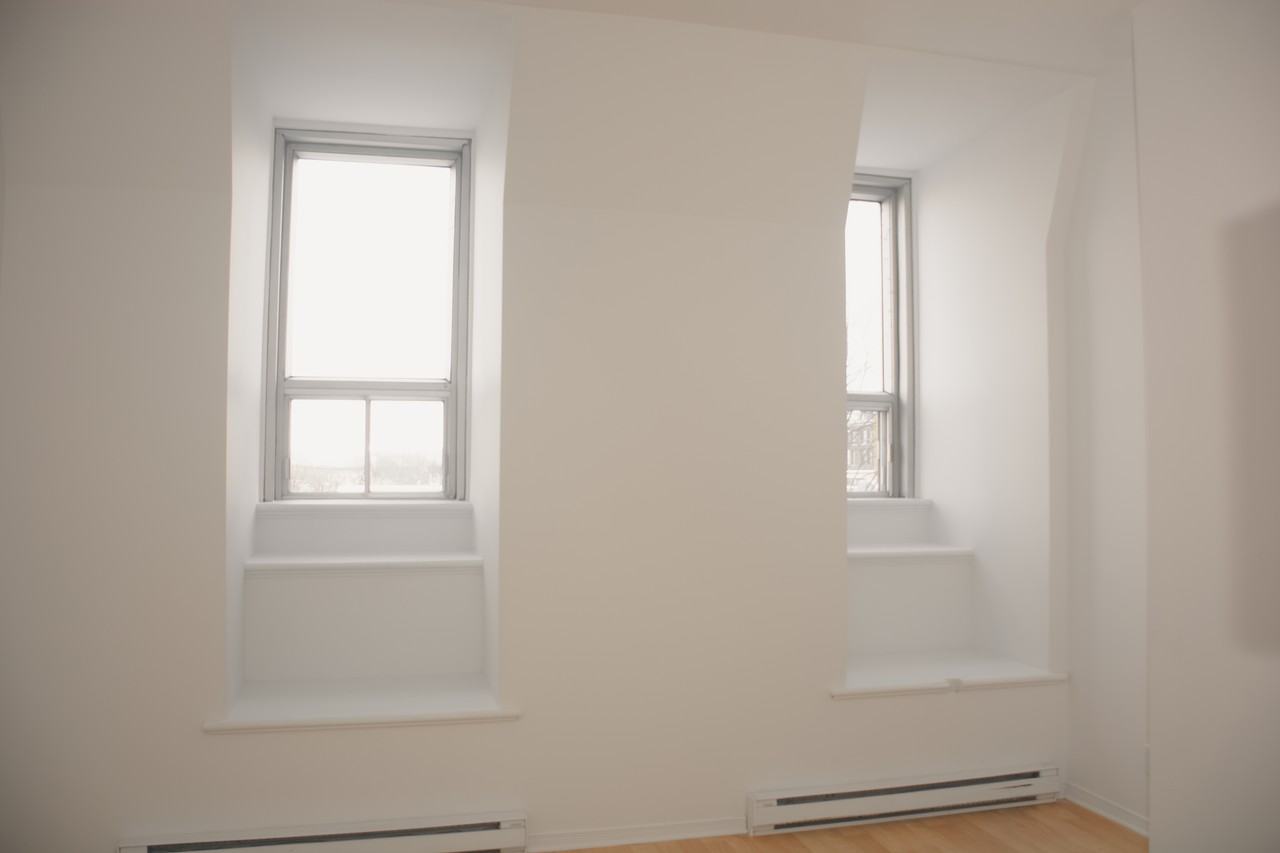 2380 Rue Sainte-Catherine Est - Photo 2 of 30