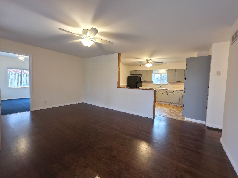 3125 Phils Dr - Photo 4 of 23