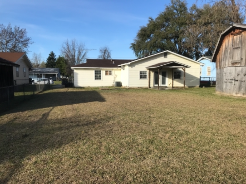 204 Meadow Ln - Photo 2 of 21