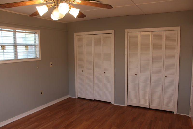 204 Meadow Ln - Photo 4 of 21