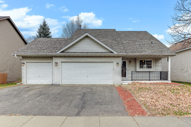 1109 Larch St - Photo 5 of 34