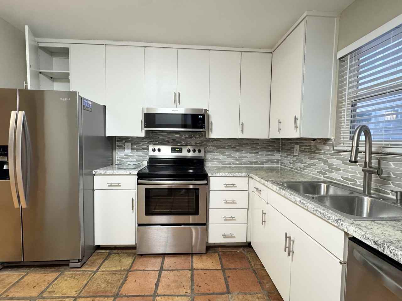 3804 Pennsylvania Avenue - Photo 6 of 17