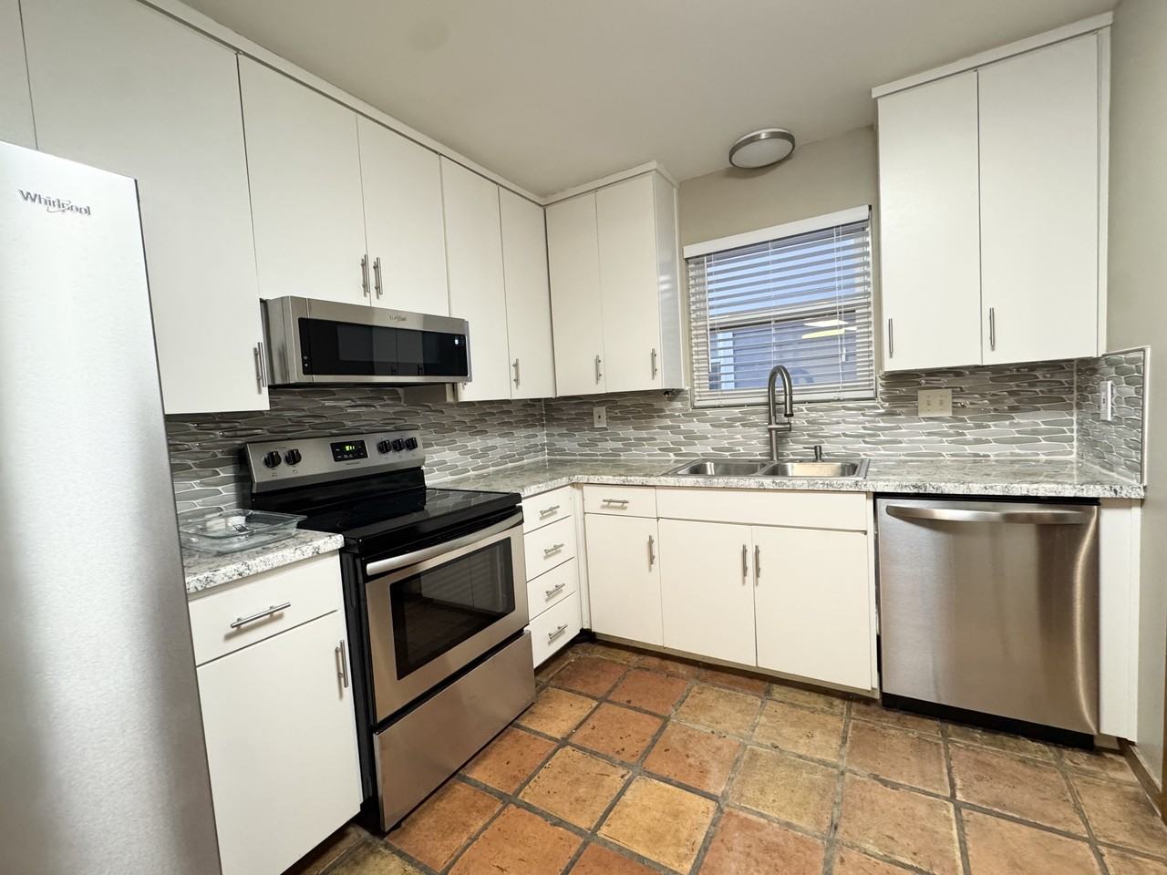 3804 Pennsylvania Avenue - Photo 5 of 17